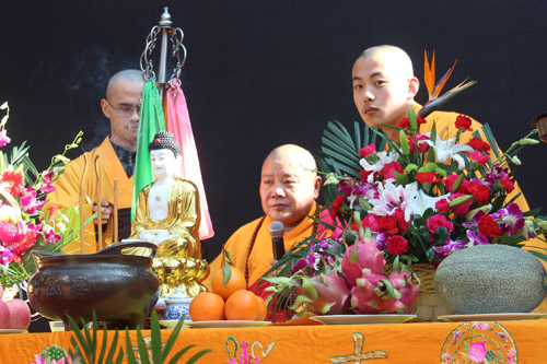 苏州寒山寺举行新年上堂大斋供僧法会