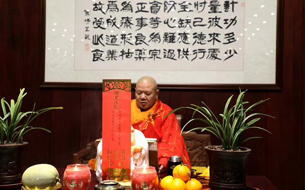 苏州寒山寺举行诵经活动为疫情患者及医护人员祈福