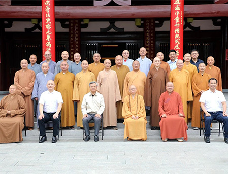 江苏省佛教协会六届九次会长办公会在苏州寒山寺召开