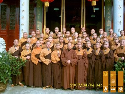 4月7日,寒山书院,苏州灵岩山佛学院一百余人赴福建平兴寺参学